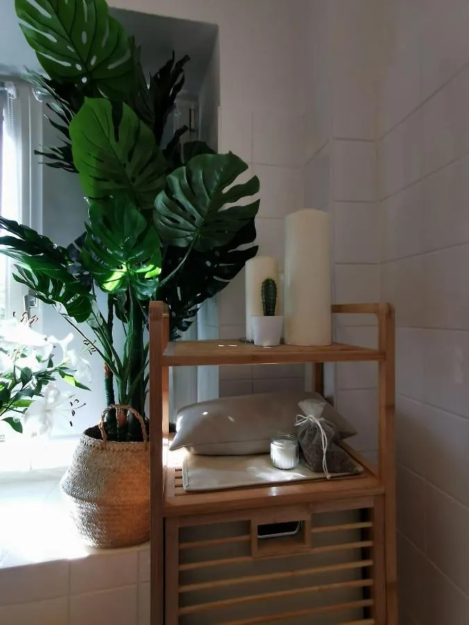 Elegant 2 Bd Apartment Munich