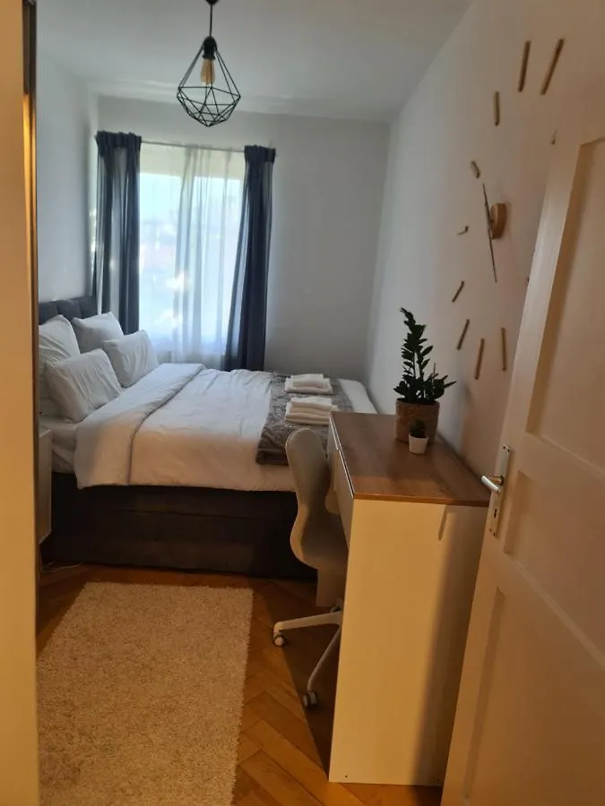 Elegant 2 Bd Apartment Munich